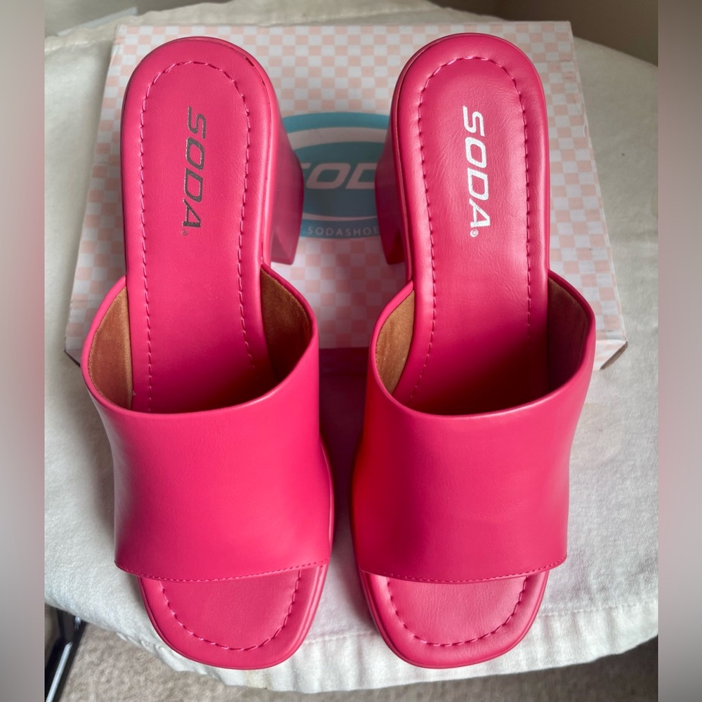 SODA Typo Platform Women Sandals Fuchsia Sz 8